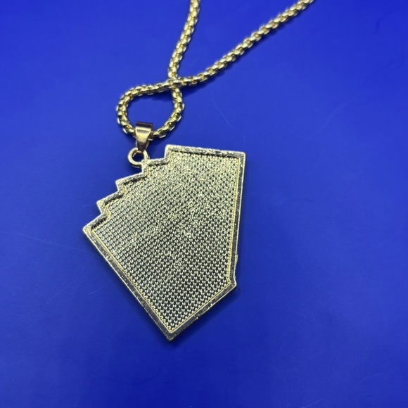 Gold plated iced out 3A CZ card royal flush big pendant chain included - Picture 3 of 4